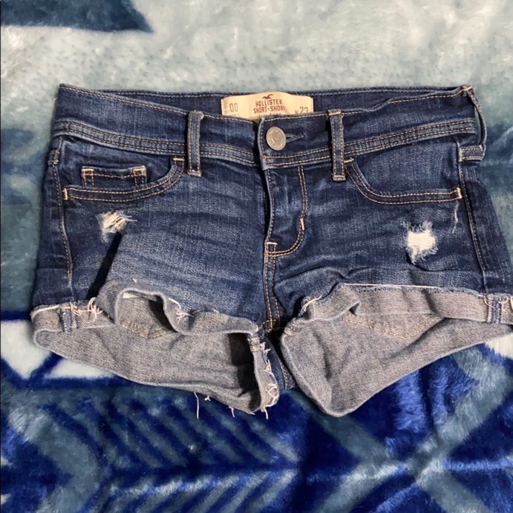 Hollister short-shorts